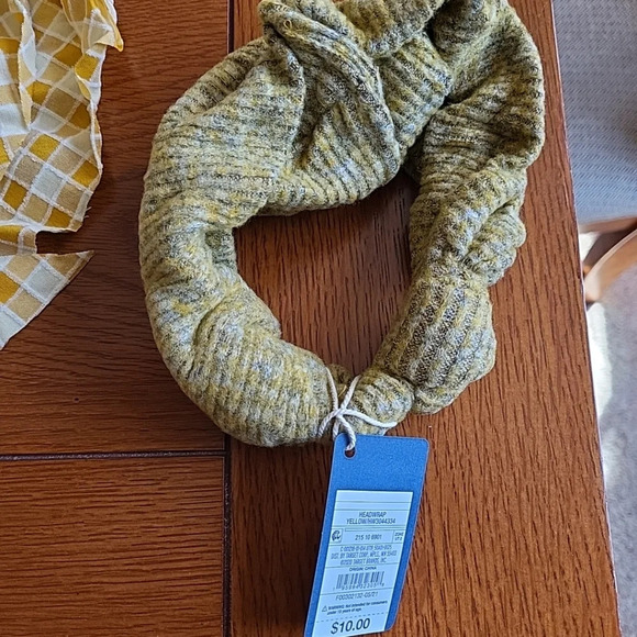 Universal Thread Hair Accessories NEW 5 Piece Bundle Scrunchies Headwrap Twister - Picture 2 of 7